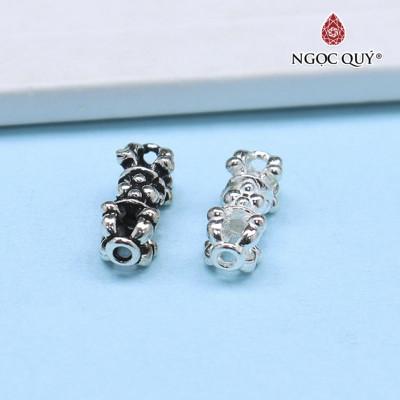 Charm bạc xỏ ngang hình chiếc gậy họa tiết hoa văn - Ngọc Quý Gemstones