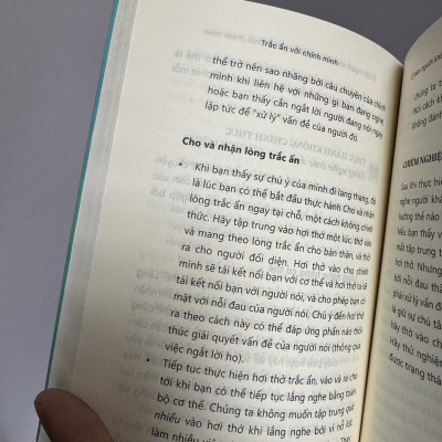 TRẮC ẨN VỚI CHÍNH MÌNH -  Kristin Neff; Christopher Germer – Nguyễn Thị Gia Hoàng; Đào Thị Ngọc Mai dịch – Nhã Nam – NXB Tổng hợp TP. HCM