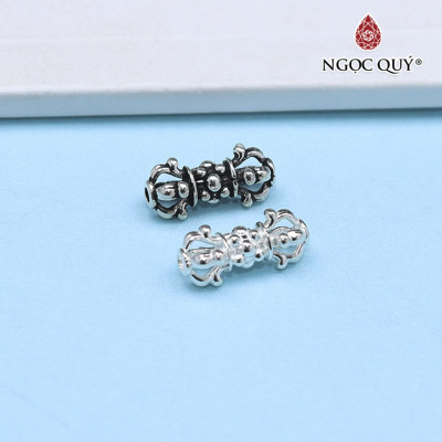 Charm bạc xỏ ngang hình chiếc gậy họa tiết hoa văn - Ngọc Quý Gemstones