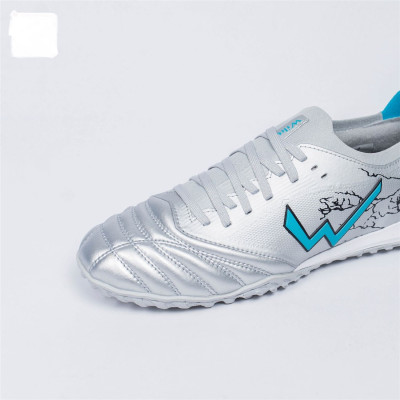 Giày đinh đá bóng sân cỏ nhân tạo Thunder Chất liệu: TPU kết hợp Microfiber siêu bền, chống thấm