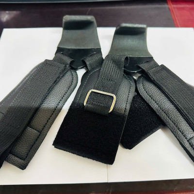 (1 ĐÔI )Quấn Cổ Tay Da Tập Xà Đơn Có Móc,Găng Tay Có Móc Nâng Tạ,móc sắt sơn tỉnh điện bọc đệm Nhám