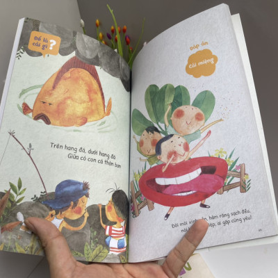 (Combo 2 quyển minh họa in màu) KHO TÀNG CÂU ĐỐ DÂN GIAN BẰNG TRANH - QUÊ HƯƠNG ĐẤT NƯỚC - GIA ĐÌNH LÀNG XÓM - Thụ Nho sưu tầm & biên soạn - Nhã Nam – bìa mềm