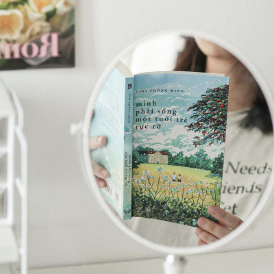 Sách - Mình Phải Sống Một Tuổi Trẻ Rực Rỡ - Tặng Kèm Bookmark Bế Hình + Postcard Bồi Cứng