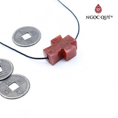 Mặt dây chuyền thánh giá xỏ ngang đá cẩm thạch huyết 20x15.5x7.5 mm mệnh hỏa , thổ - Ngọc Quý