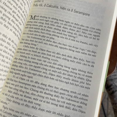 (Tái bản 2022) TỰ TRUYỆN CỦA MỘT YOGI -  Paramahansan Yogananda - Thiên Nga dịch - Nhã Nam - NXB Dân Trí (bìa mềm) 