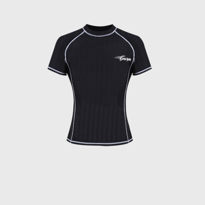 Bộ đồ bơi nam quần lửng, phom ôm người gọn gàng, chất thun bơi lạnh chuẩn dày đẹp, mịn mát mau khô, co giãn cao | BN010