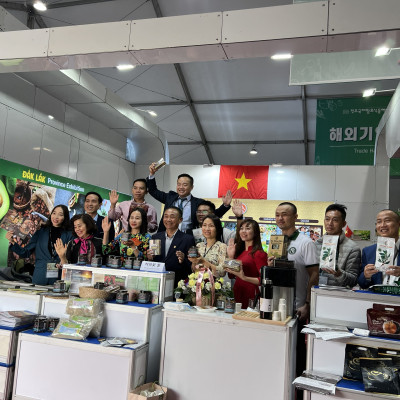 Combo 2 Mật Ong Bánh Tổ Jade Mountain Chứa Sáp Ong Nguyên Vẹn Vị Ngọt Tự Nhiên Chất Lượng Cao 500gr