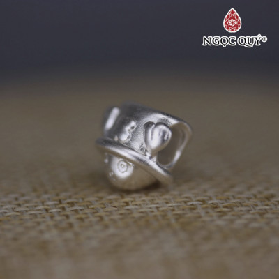 Charm bạc hình chopper băng mũ rơm xỏ ngang - Ngọc Quý Gemstones