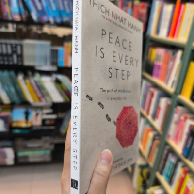 Sách - Peace is Every Step by Thich Nhat Hanh - Triết Học, Tôn Giáo tiếng Anh - Philosophy, Religion