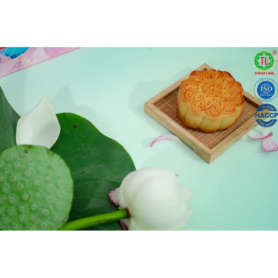 Hộp bánh trung thu cao cấp 4 bánh 2 trứng 220g - Cát Tường - Thành Long 880g - tặng 1 hộp trà - Việt Nam