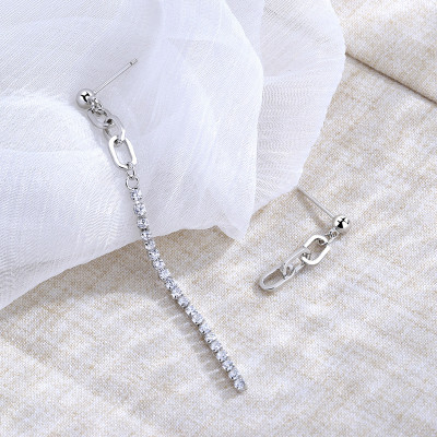 Bông tai xích mắt đại thả đuôi đá  1 đôi bất đối