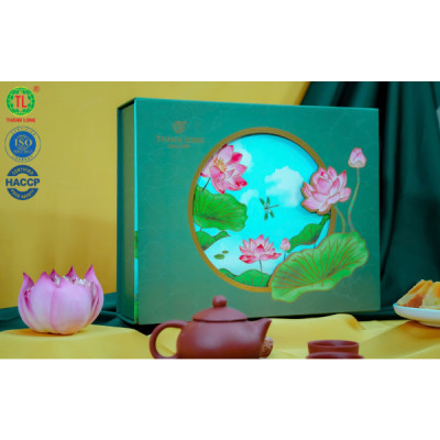 Hộp bánh trung thu cao cấp 4 bánh 2 trứng 220g - Cát Tường - Thành Long 880g - tặng 1 hộp trà - Việt Nam