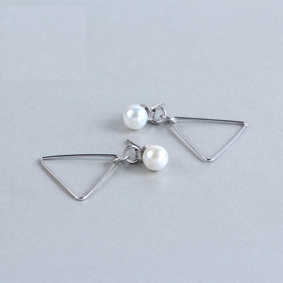 Bông tai tam giác ngọc trai quý phái