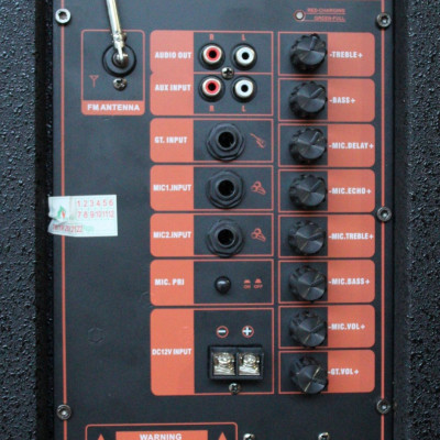 Loa Kéo Di Động Karaoke Bass 40 U.B.L LK-40U60 (800W) 4 Tấc - Màu Ngẫu Nhiên - Chính Hãng