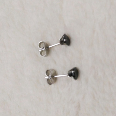 Bông tai một hạt đá màu đen 5mm