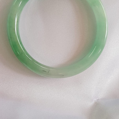 Vòng Mới đá ngọc cẩm thạch tự nhiên TR Lý A SAO 50 Size vòng 50mm x 7,2mm Màu Xanh ngọc lý trắng bóng nhẹ nhàng đẹp bóng xinh đẹp nữ 50kg - 55kg đeo đẹp ạ Món Quà Ý nghĩa Anh Chị tặng Mẹ, Vợ, người thân yêu ạ