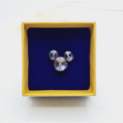 Cài áo đầu con gấu đá tím