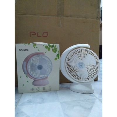 Quạt Tích Điện Để Bàn Có Đèn Led QG-5590 - Giao màu ngẫu nhiên