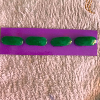 BỘ MẶT YÊN NGỰA GỒM  4 VIÊN ĐÁ CẨM THẠCH XANH LÁ TƯƠI Size 19mmx8mmx3mm NỮ LÊN LẮC TAY ĐEO ĐẸP Ạ