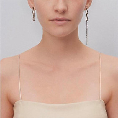 Đôi bông tai cá tính bắt trend cho phái đẹp