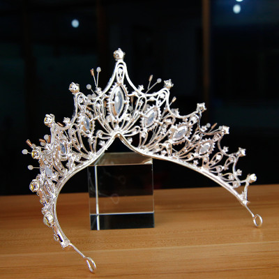 Vương miện cô dâu đính đá lấp lánh