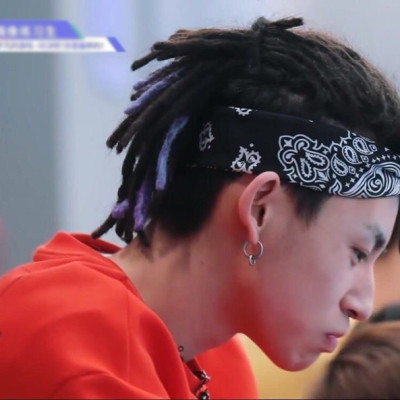 Đôi bông tai nam nữ thiết kế thủ công chinh phục mọi phong cách