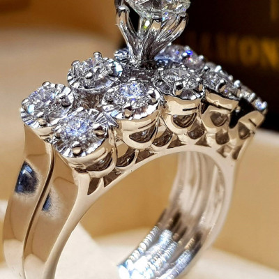 Combo Nhẫn cặp phong cách Châu Âu, Màu Bạch kim đính đá, kiểu dáng kim cương, kèm hộp đựng lót nỉ