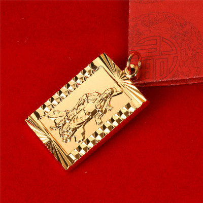 Set Mặt Dây Chuyền Mạ Vàng 18K Đúc Hình Quan Công, Kèm dây đeo da và hộp đựng trang sức.