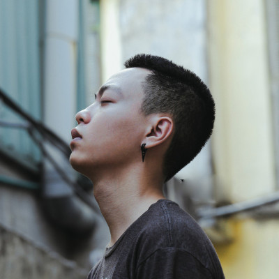 Bông tai tam giác lỗ KPOP siêu ngầu unisex (1 đôi)