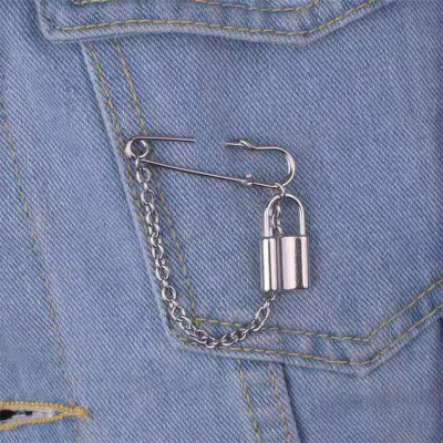 Cài áo ghim cài quần điều chỉnh kích cỡ phù hợp với giới trẻ 