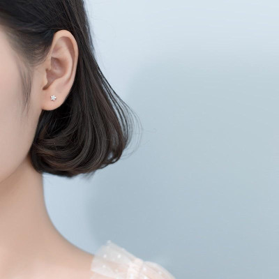 Khuyên tai bạc 925 nụ sao nhỏ đính pha lê lấp lánh xinh xắn dễ thương Dế Bạc - K4711