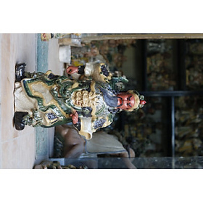 Tượng Quan Công gốm sứ Bát Tràng men rạn cổ