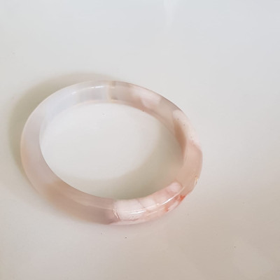 Vòng tay Nữ Bản Hẹ Mới Đá Mã Não Trắng Tuyết rau câu trong bóng quá đẹp luôn ạ Vòng Ni 53mm  x Cao 10mm x dầy 6,5mm Nữ mệnh Kim mệnh Thủy Cân nặng 52kg - 55kg đeo xinh tay đẹp lắm ạ