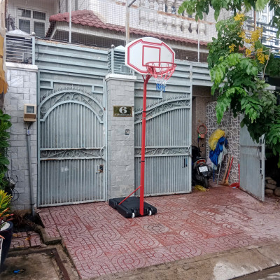 Trụ bóng rổ S003 điều chỉnh từ 2.1m đến 2.6m, sử dụng cho học sinh tiểu học, trung học, đối trọng đổ nước tiện dụng.