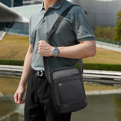 Túi đeo chéo du lịch nam Arctic Hunter K00162 chất liệu Oxford chống thấm nước, đựng ipad, thiết kế nhiều ngăn tiện dụng