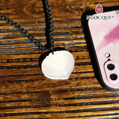 Mặt dây chuyền khóa như ý trái tim Ruyi đá mã não trắng 3.2x3cm mệnh thủy, kim - Ngọc Quý Gemstones