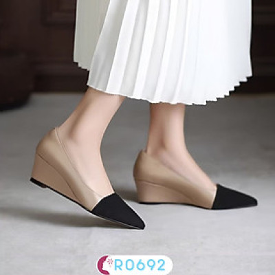 Giày đế xuồng bít mũi nữ cao 4 phân RO692 ROSATA tại BCASHOP thiết kế thời trang, tinh tế và êm ái