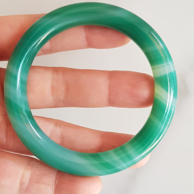 Vòng tay đá mã não xanh vân sọc trắng nhẹ mới Ni 53mm x cọng 9mm Vòng màu xanh ngọc đậm đều vân sọc đẹp ạ Nữ 52kg - 58kg đeo mệnh Mộc hỏa thủy ạ