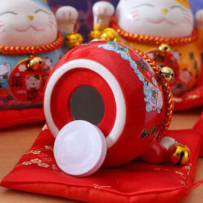 Mèo thần tài lục lạc  may mắn thu hút tài lộc , có khe để tiền , kèm đệm lót xinh xắn  , đem nhiều may mắn đến cho gia chủ 