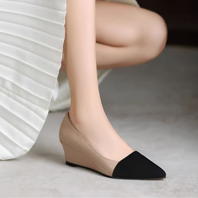 Giày đế xuồng bít mũi nữ cao 4 phân RO692 ROSATA tại BCASHOP thiết kế thời trang, tinh tế và êm ái