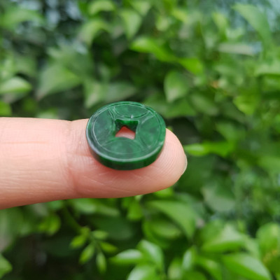 Mặt Dây Chuyền Mặt Nhẫn Đồng Tiền Mới màu Xanh Đậm Đẹp Đá Cẩm thạch xanh tự nhiên  Size nhỏ vừa đk 13,5mm x dầy 3mm  Nữ bọc vàng lên đeo đẹp lắm rất ý nghĩa đồng tiền may mắn tài lộc ạ