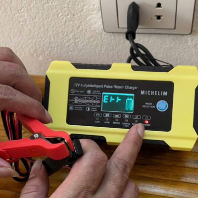 Bộ Sạc Ắc Quy Michel Công Nghệ Đức Sạc 7 Giai Đoạn Khử Sunfat Tự Động Thông Minh Cao Cấp 12v-6ah-100ah