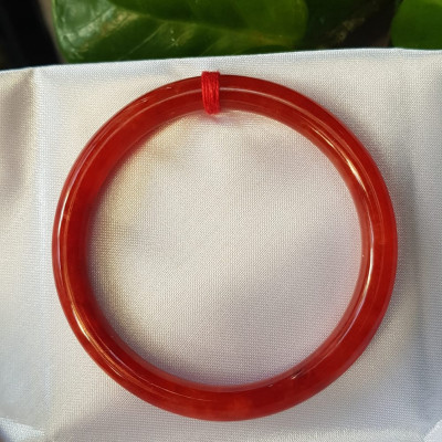 Vòng Cẩm Thạch đỏ đẹp CN 54mm x chột 6,8mm màu đỏ tươi đều bóng đẹp chuẩn hợp nữ mạng hỏa mạng thổ 53kg- 60kg đeo đẹp tay may mắn tốt sức khỏe công việc rực rỡ tài lộc quà tặng ý nghĩa cho Mẹ, mình & người thân ạ