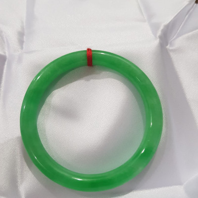 Vòng cẩm thạch Đ Lý 52mm x dầy 7,8mm  Vòng màu xanh lá tươi  Nữ mệnh Mộc mệnh Hỏa 52kg - 56kg đeo ạ