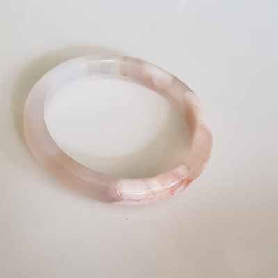 Vòng tay Nữ Bản Hẹ Mới Đá Mã Não Trắng Tuyết rau câu trong bóng quá đẹp luôn ạ Vòng Ni 53mm  x Cao 10mm x dầy 6,5mm Nữ mệnh Kim mệnh Thủy Cân nặng 52kg - 55kg đeo xinh tay đẹp lắm ạ