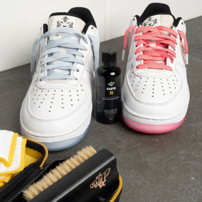 Bộ Vệ Sinh Giày Dép Crep Protect Cure Kit (gồm bàn chải, khăn lau, chai dung dịch vệ sinh 100ml và sách hướng dẫn) 