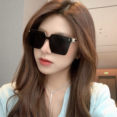 Kính râm đen gọng to ,kính mát unixsex nam nữ Hàn Quốc phụ kiện thời trang phong cách hiện đại , kèm hộp đựng  sang trọng 