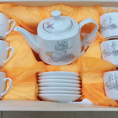 BỘ ẤM CHÉN KÈM 7 ĐĨA SỨ PHA TRÀ ( GIAO NGẪU NHIÊN ) - VD42