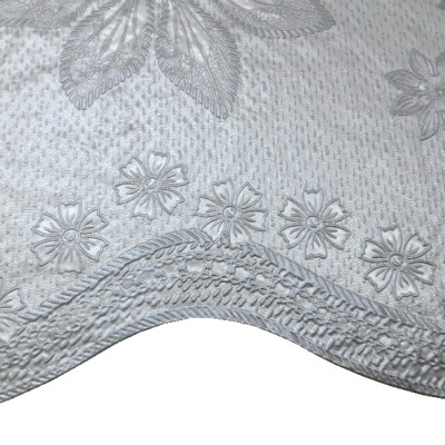 Khăn Trải Bàn PAULEE - PWL 241 hoa văn nổi, ánh kim bạc, nền kem bạc, không thấm nước - 147cm x 230cm.