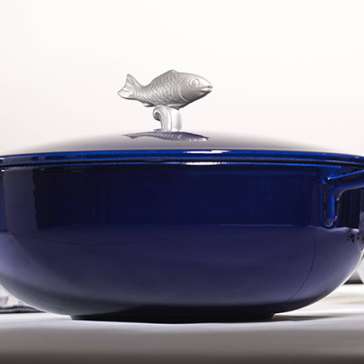 Nồi Bouillabaisse Nút Hình Cá Staub – Màu Xanh Dương – 28cm